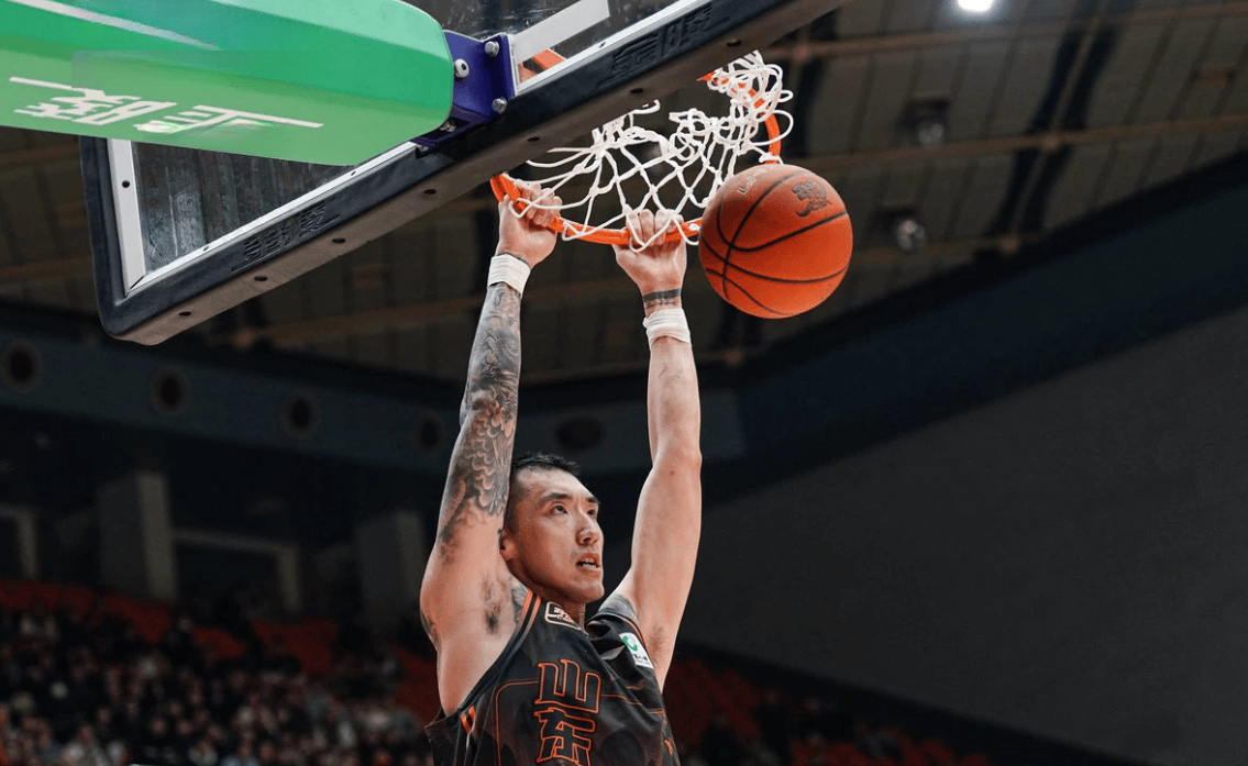 包含今晨突围战来临，金州勇士围绕CBA季后赛强势反弹，悬念犹存，身体对抗强度拉满的词条