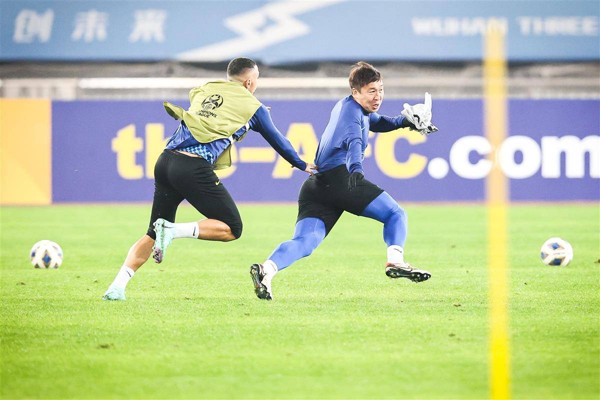 星空体育官方网站包含亚冠国际比赛日再迎强敌；武汉三镇临场应变；主帅态度：信心回归；训练强度明显提升的词条